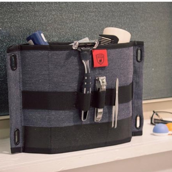 Weekender Small Toiletry Bag: Waterproof - Picture 4 of 4